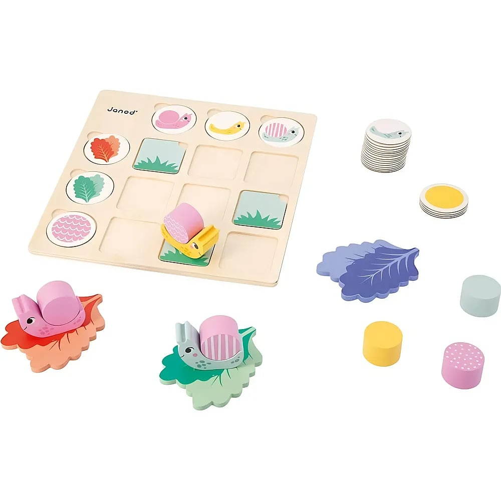 Un gioco da tavolo in legno con griglia, lumache colorate, foglie e gettoni rotondi su uno sfondo bianco.