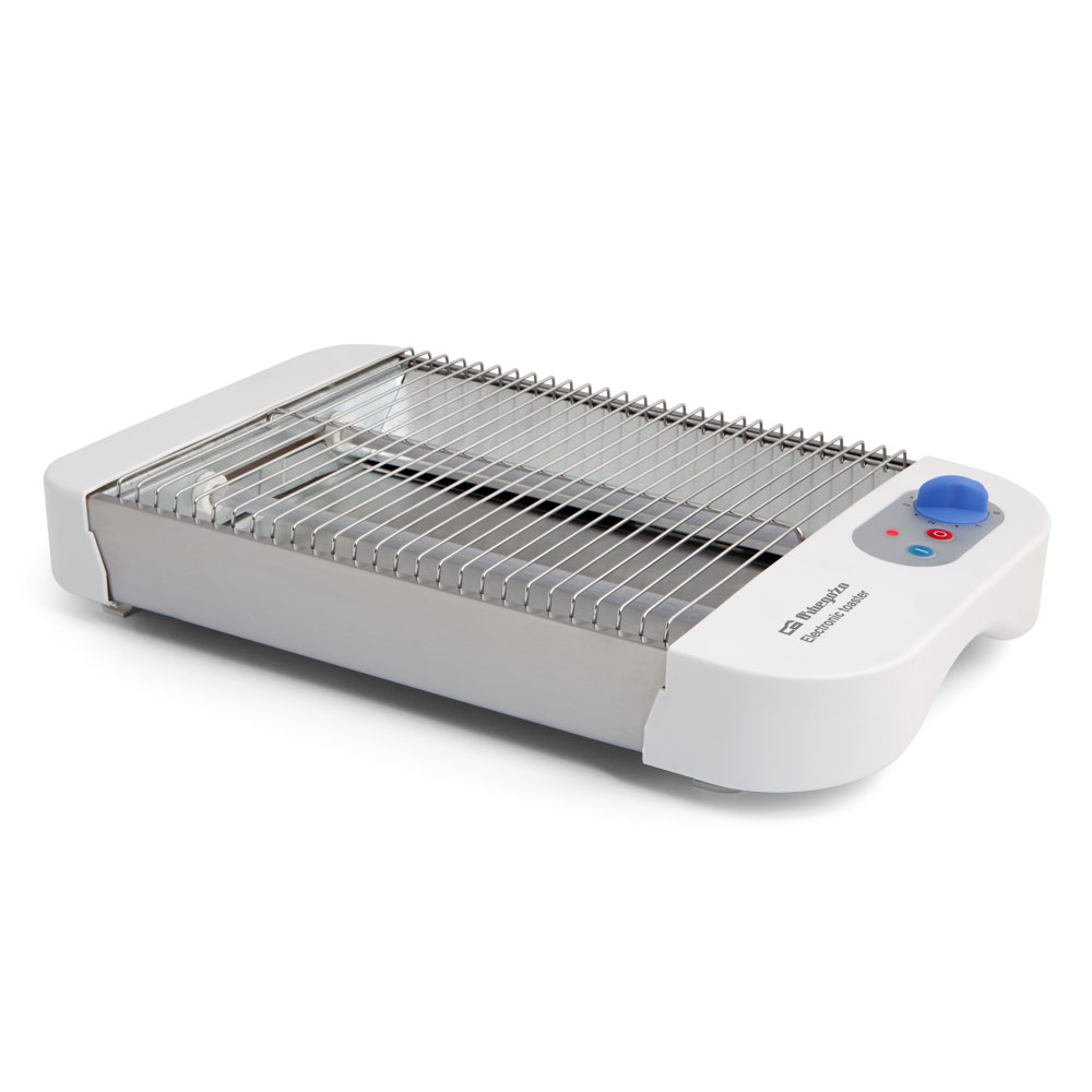Un tostador plano y blanco con rejilla metálica y mando azul sobre fondo blanco.