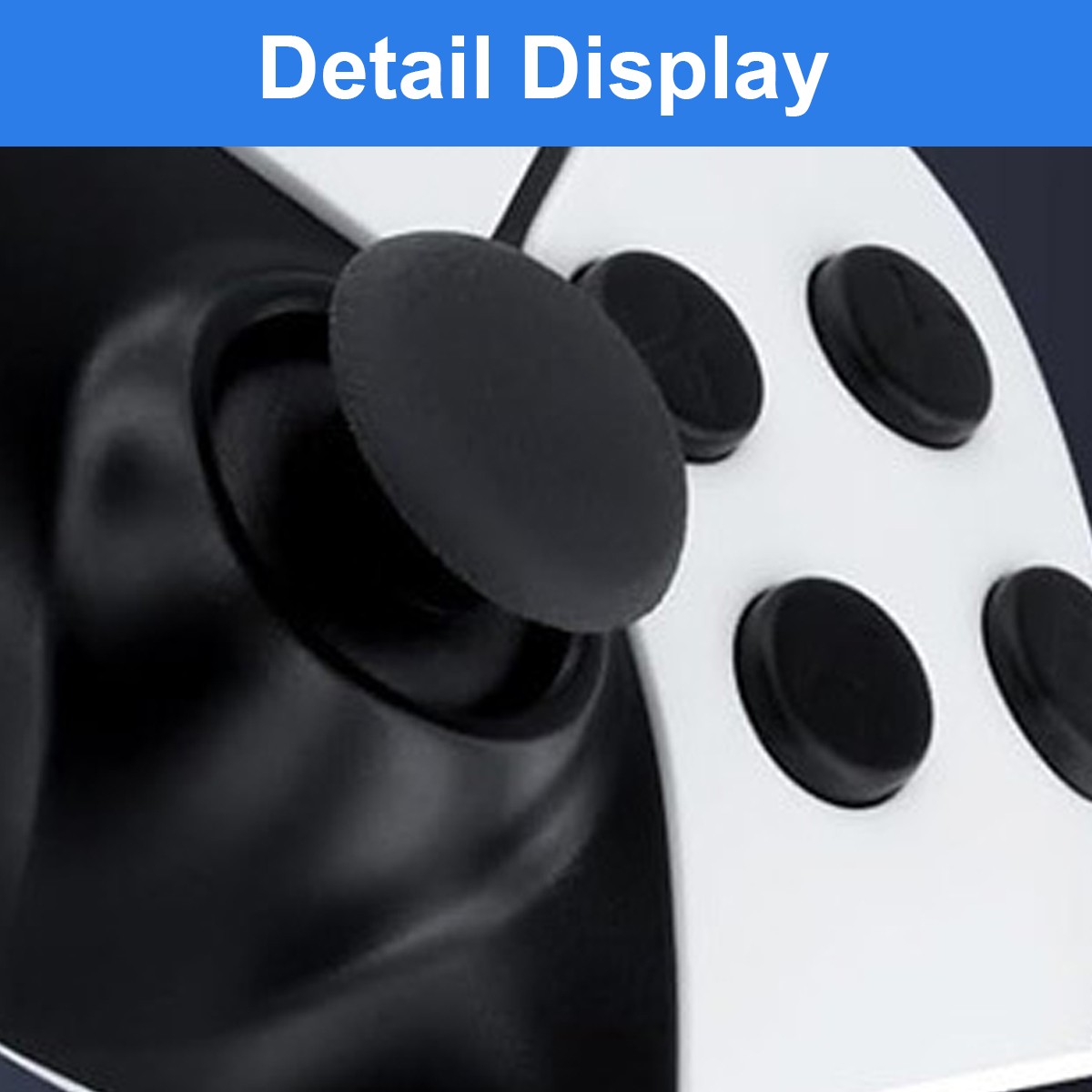 Nahaufnahme eines schwarz-weißen Gamecontrollers mit Analogstick und Knöpfen.