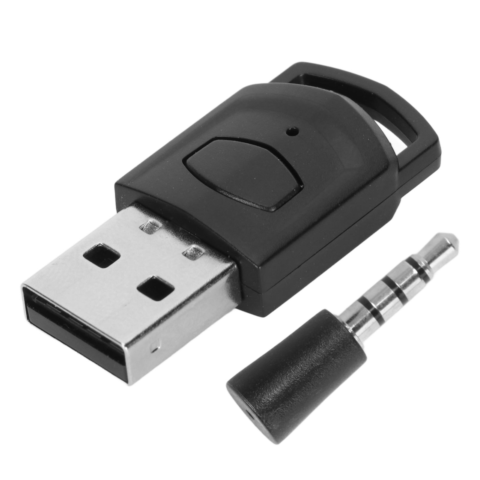 Ein schwarzer USB-Stick und ein kleiner Klinkenstecker liegen auf weißem Hintergrund.