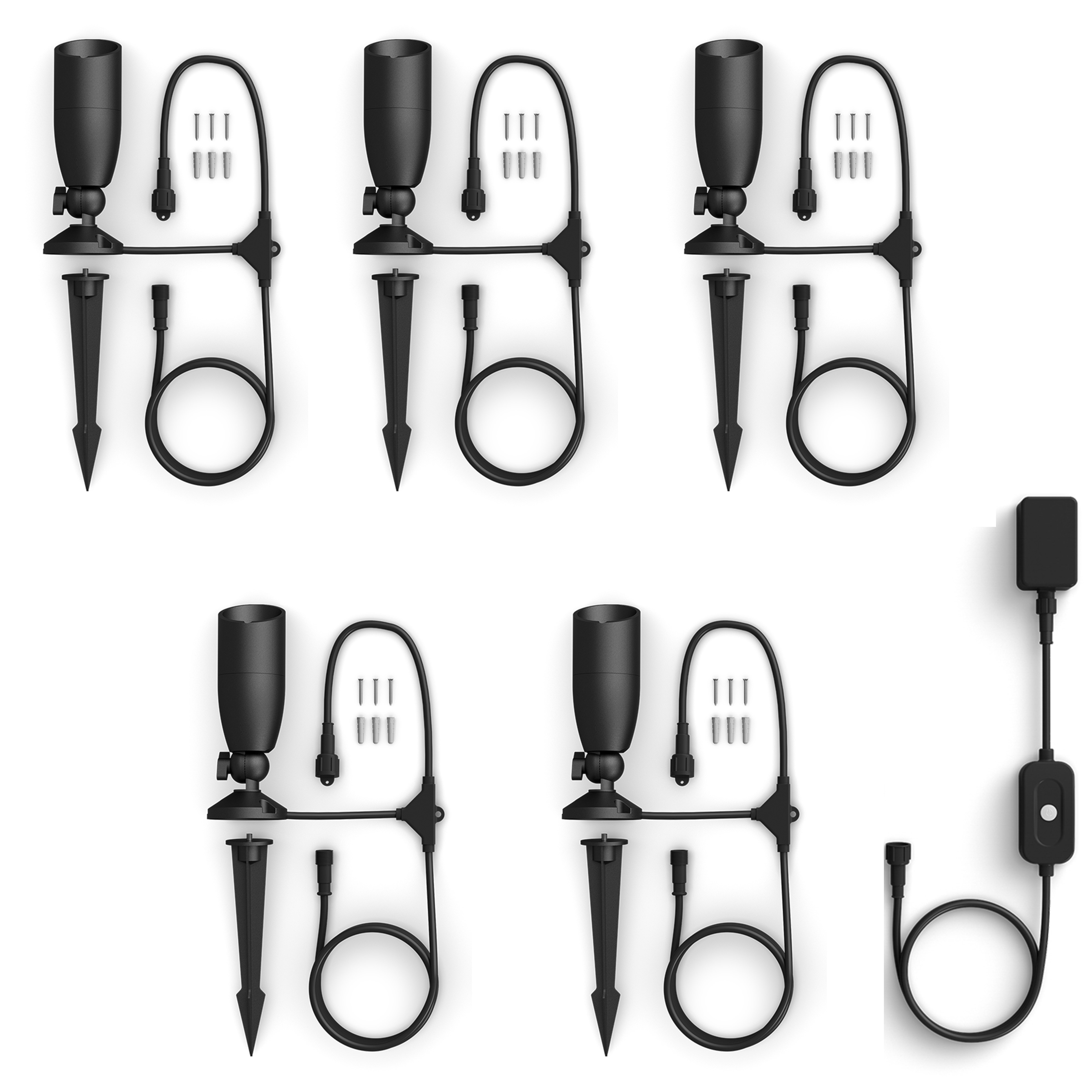 Ensemble de quatre lampes de jardin noires, piquets, câbles, vis et adaptateur secteur avec interrupteur.