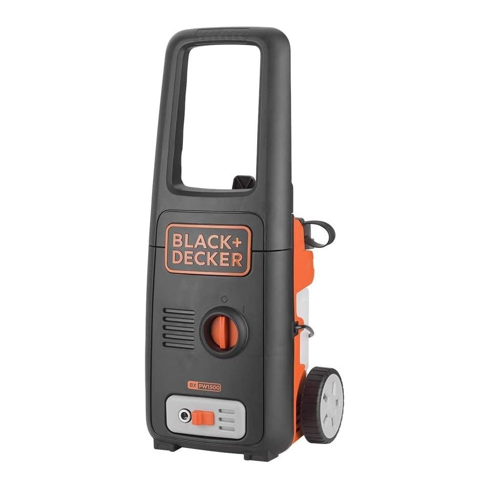 Schwarzer und orangefarbener Black and Decker Hochdruckreiniger auf einer weißen Hintergrundfläche.