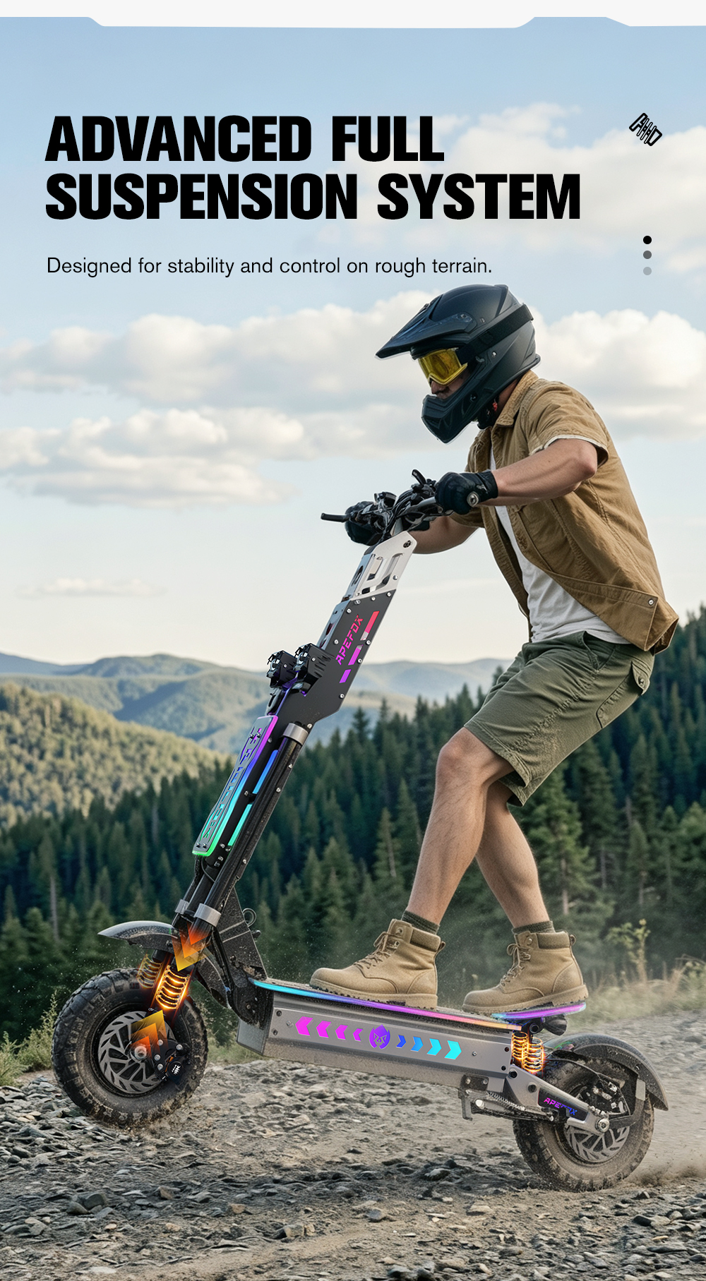 Un uomo con casco e occhiali guida un monopattino elettrico su un sentiero sterrato.