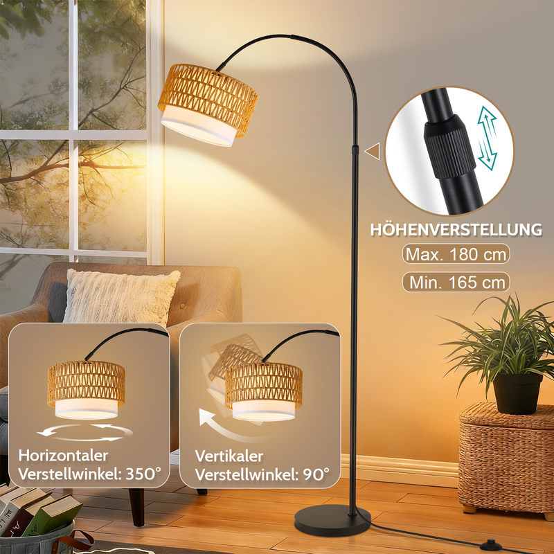 Schwarze Bogenlampe mit Rattanschirm in einem Raum, mit Einsätzen für Höhen- und Winkeleinstellungen.