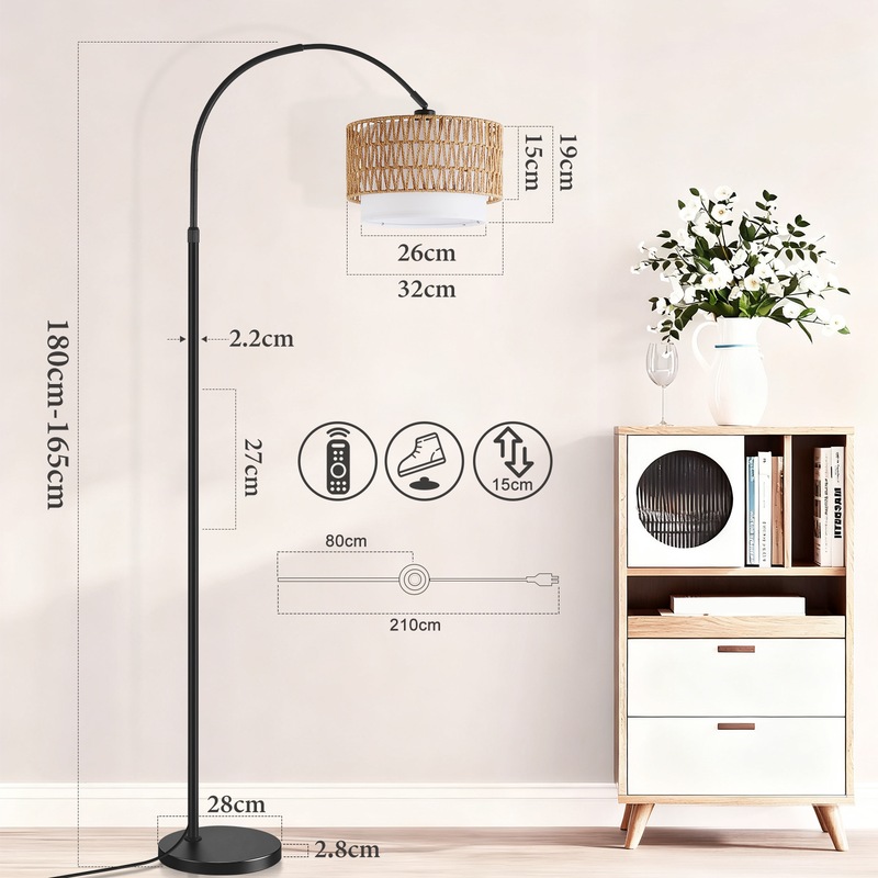Diagramm einer schwarzen Bogenstehlampe mit Maßen, Symbolen und einem Holzkästchen mit Blumen im Hintergrund.
