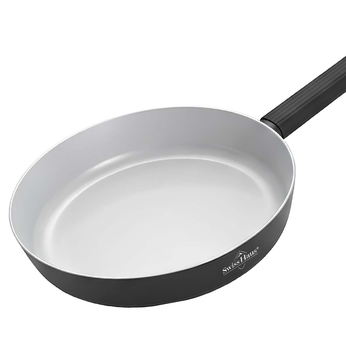 Una sartén negra con interior gris claro y el logotipo de Swiss Haus en el lateral sobre fondo blanco.