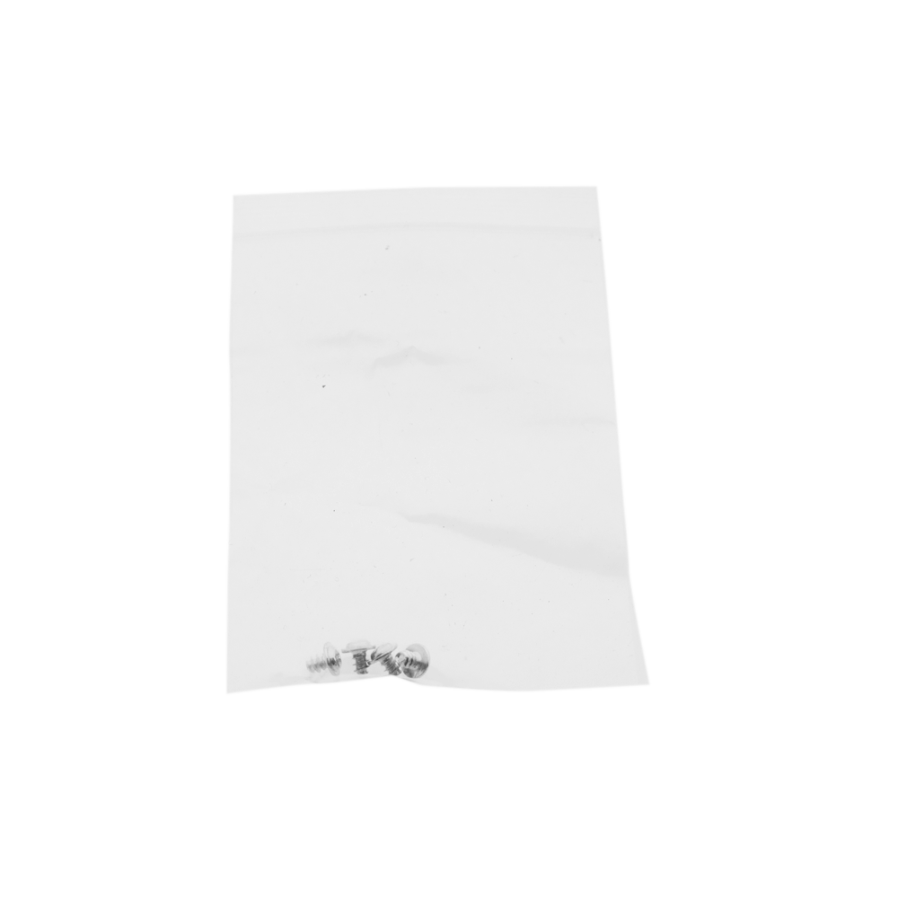 Un piccolo sacchetto di plastica trasparente con quattro piccole viti argentate in fondo, su sfondo bianco.