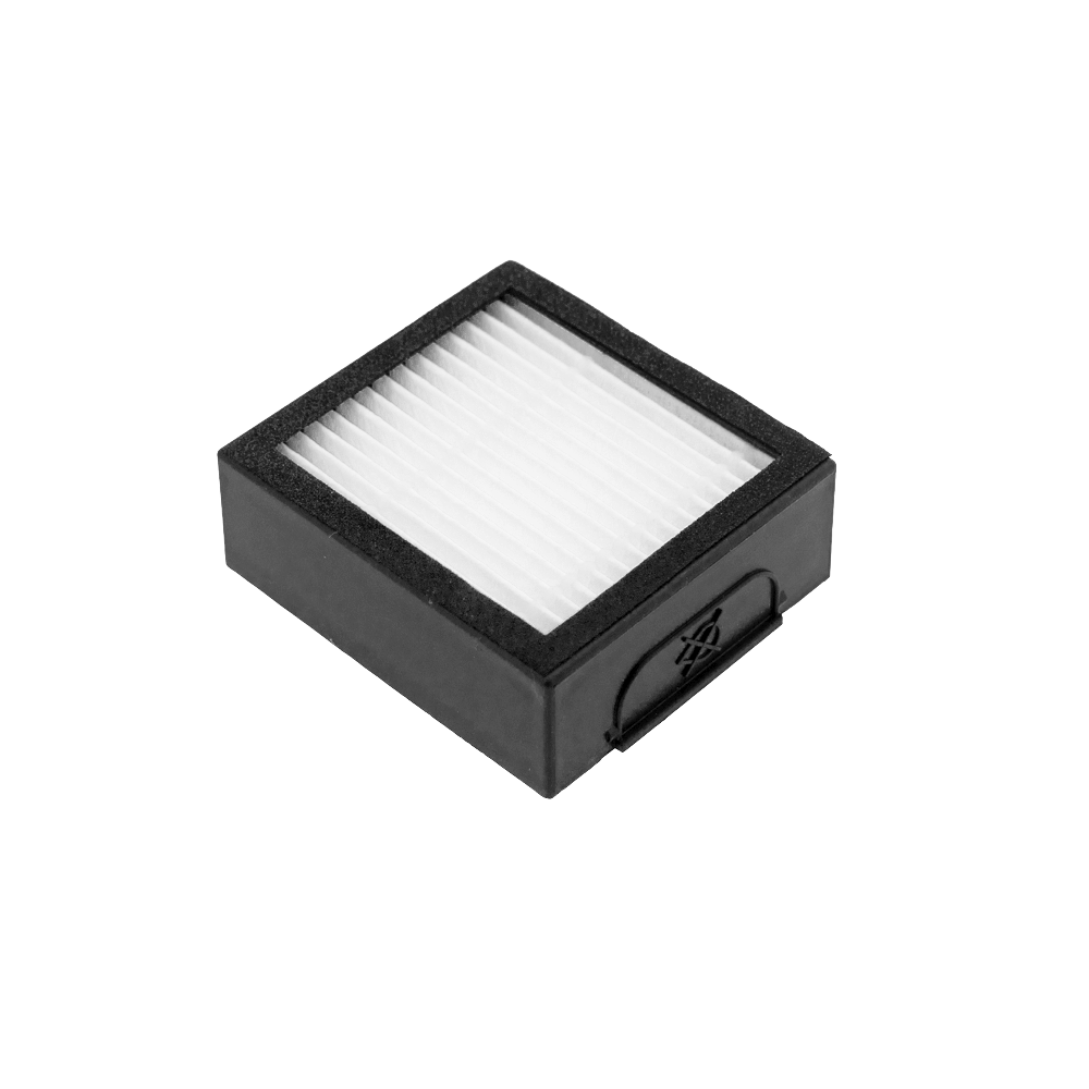 Quadratischer schwarzer Staubsaugerfilter mit weißem Faltenfilter auf weißem Hintergrund.
