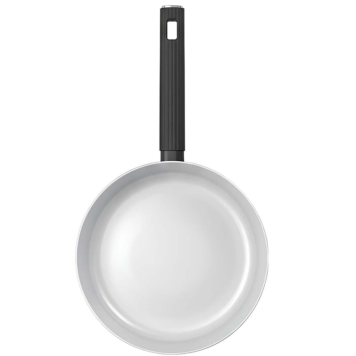 Una sartén blanca con un mango negro largo y estriado sobre fondo blanco.