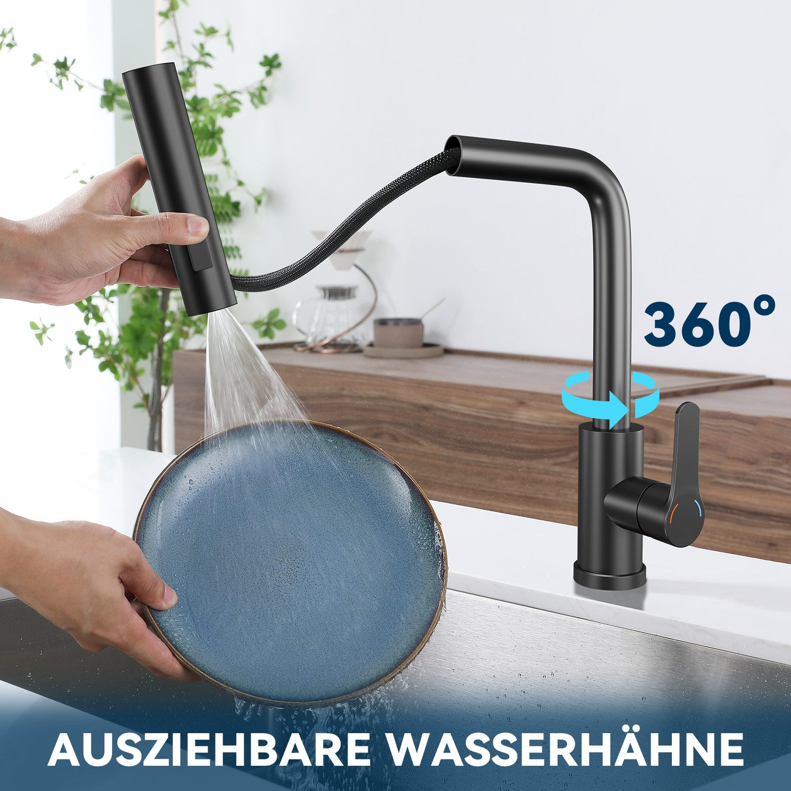 Schwarze Küchenarmatur mit herausziehbarem Spülschlauch, der einen blauen Teller in einer Spüle abspült.