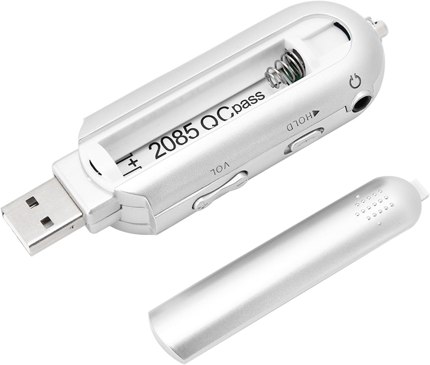 Ein silberner MP3-Player mit USB-Anschluss und geöffnetem Batteriefach und abgenommener Kappe.