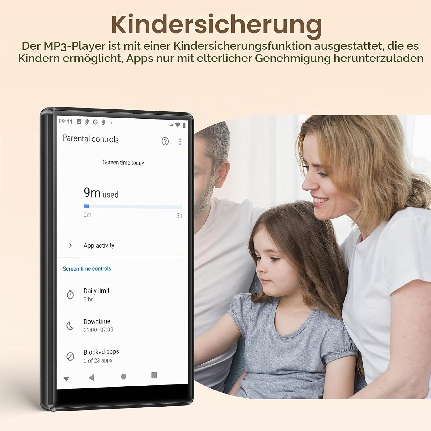 Ein MP3-Player zeigt Kindersicherungsbildschirm neben einer lächelnden Familie.