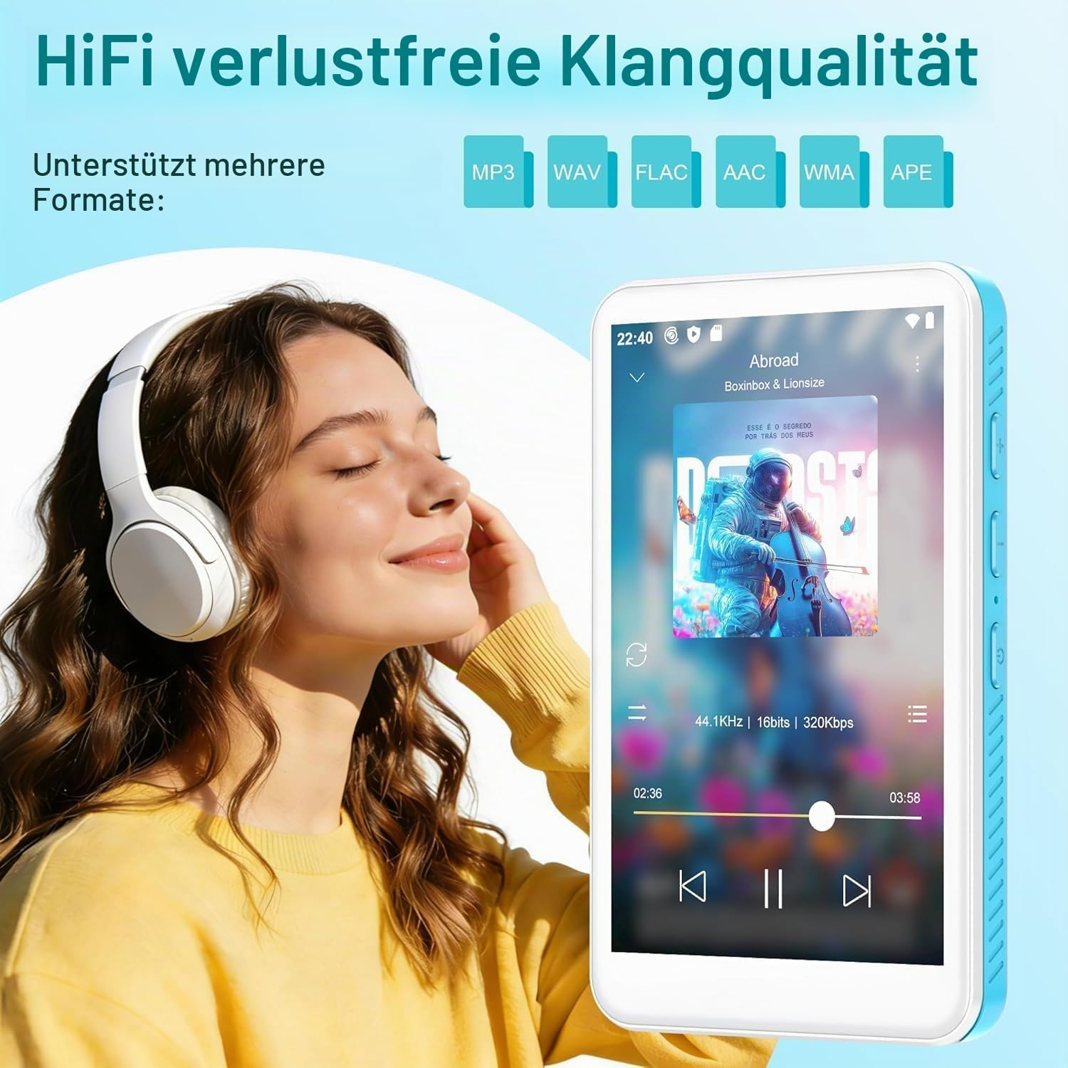 Eine junge Frau mit geschlossenen Augen trägt weiße Kopfhörer, neben einem Musikplayer mit Liedanzeige.