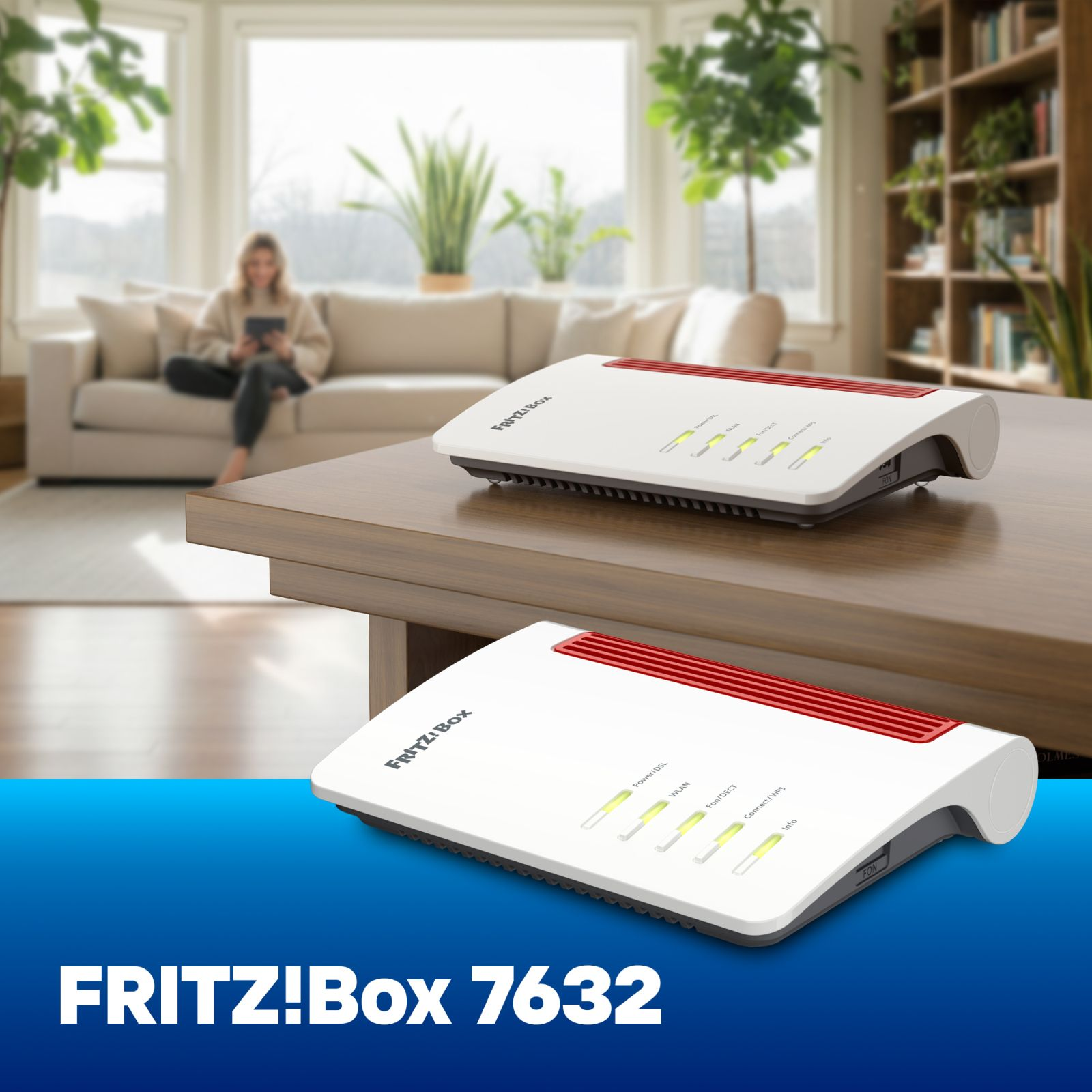 Zwei weiße FRITZ!Box Router auf Holzmöbeln in einem Wohnzimmer mit einer Person im Hintergrund.