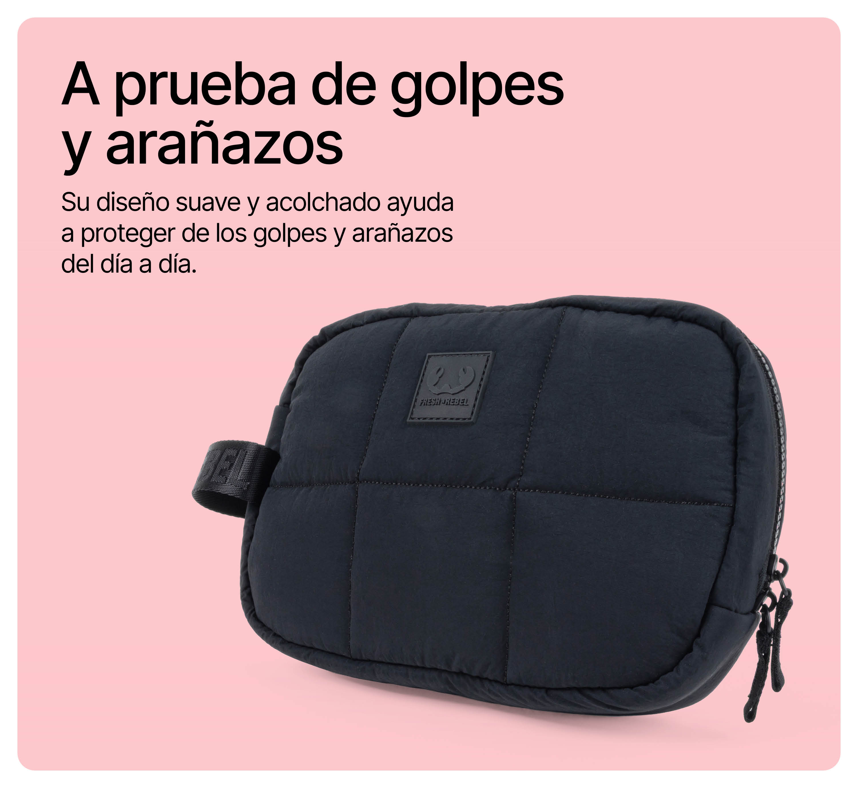 Eine schwarze, gesteppte Tasche auf rosa Hintergrund mit spanischem Text.