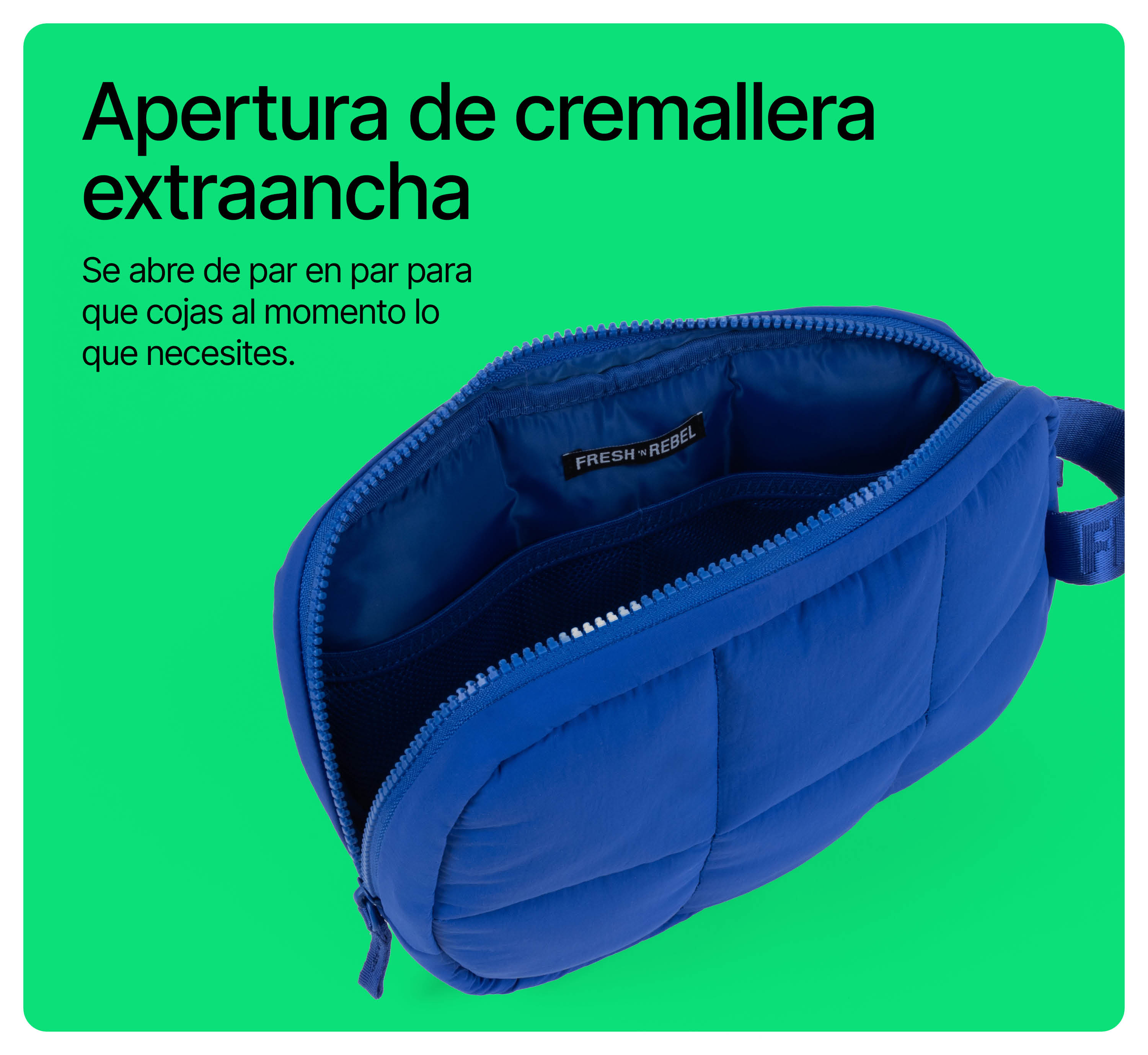 Eine offene blaue Tasche mit Reißverschluss vor grünem Hintergrund und spanischem Text.