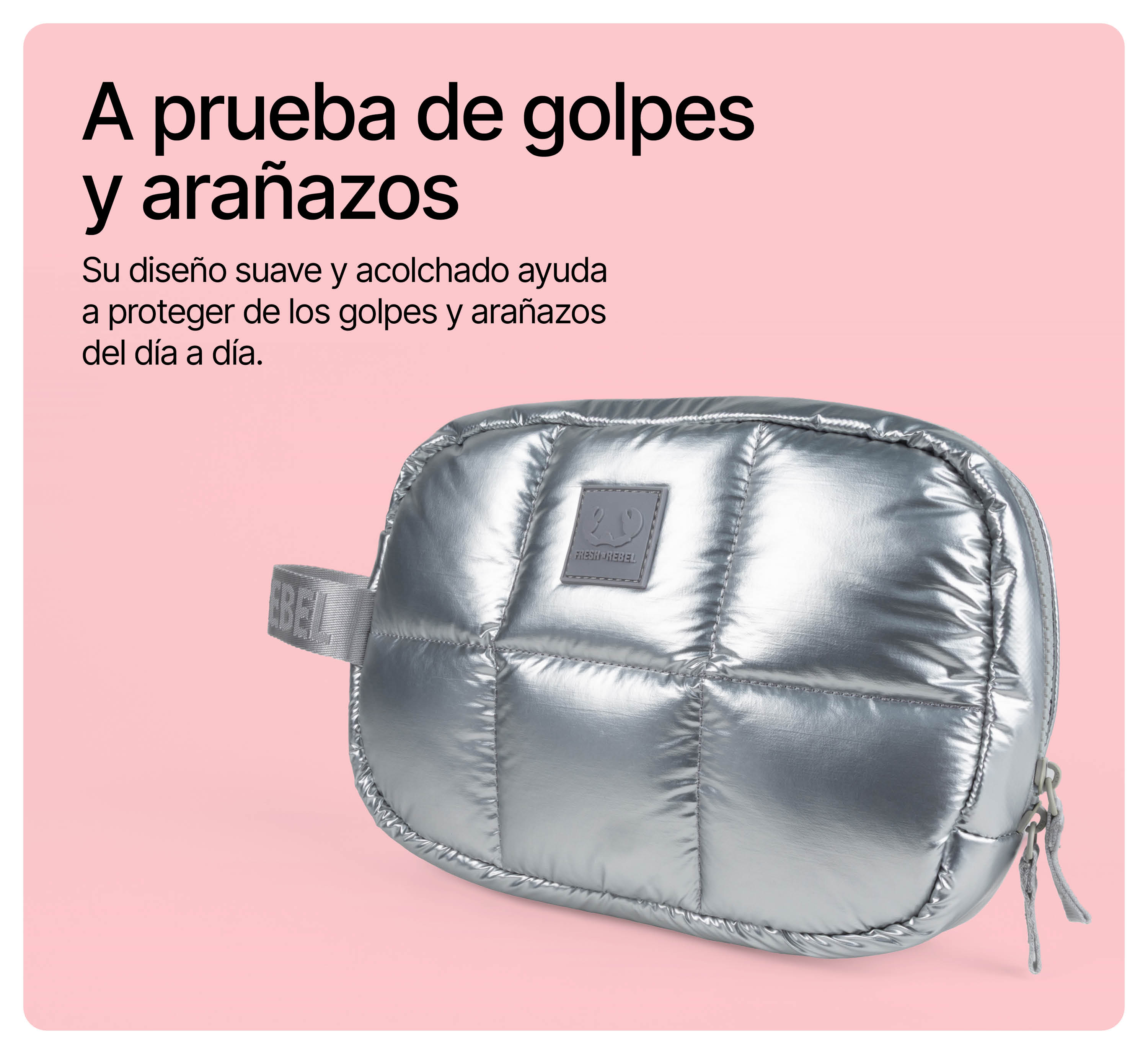 Eine glänzende, silberne, gesteppte Tasche vor rosa Hintergrund mit Text.