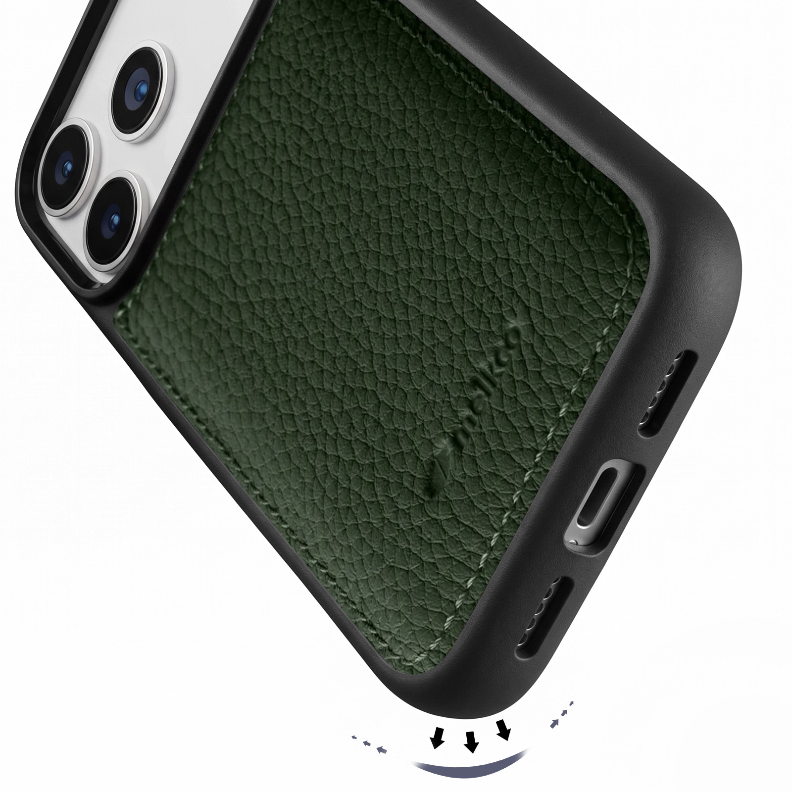 Ein Smartphone in einer schwarzen Schutzhülle mit einer dunkelgrünen Leder-Rückseite.