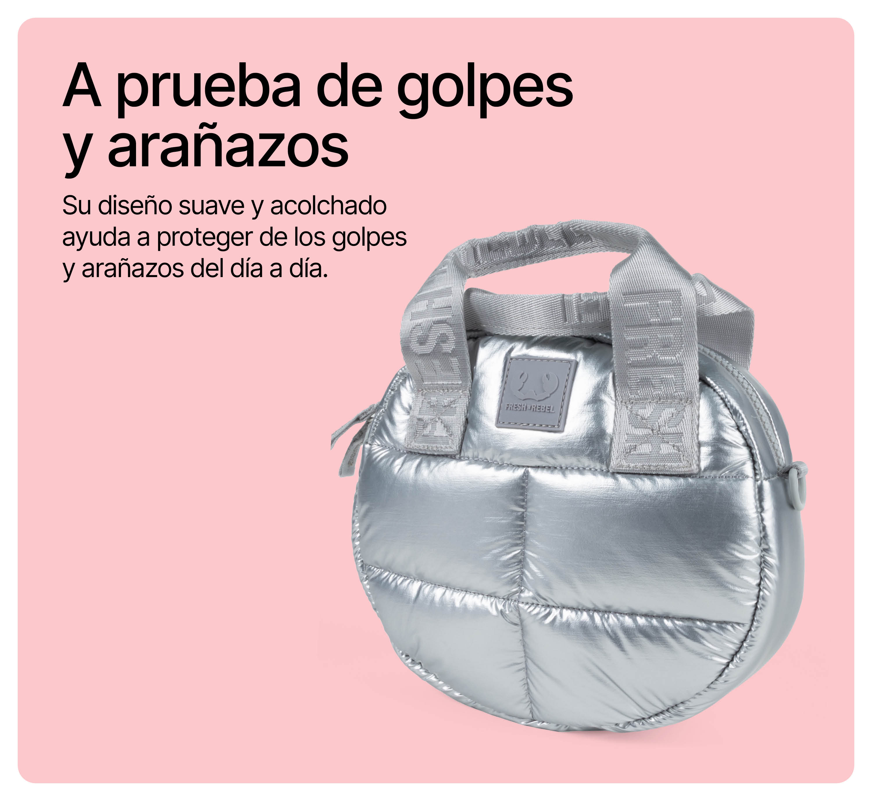 Un bolso redondo acolchado plateado con asas sobre fondo rosa, con texto promocional en español arriba.