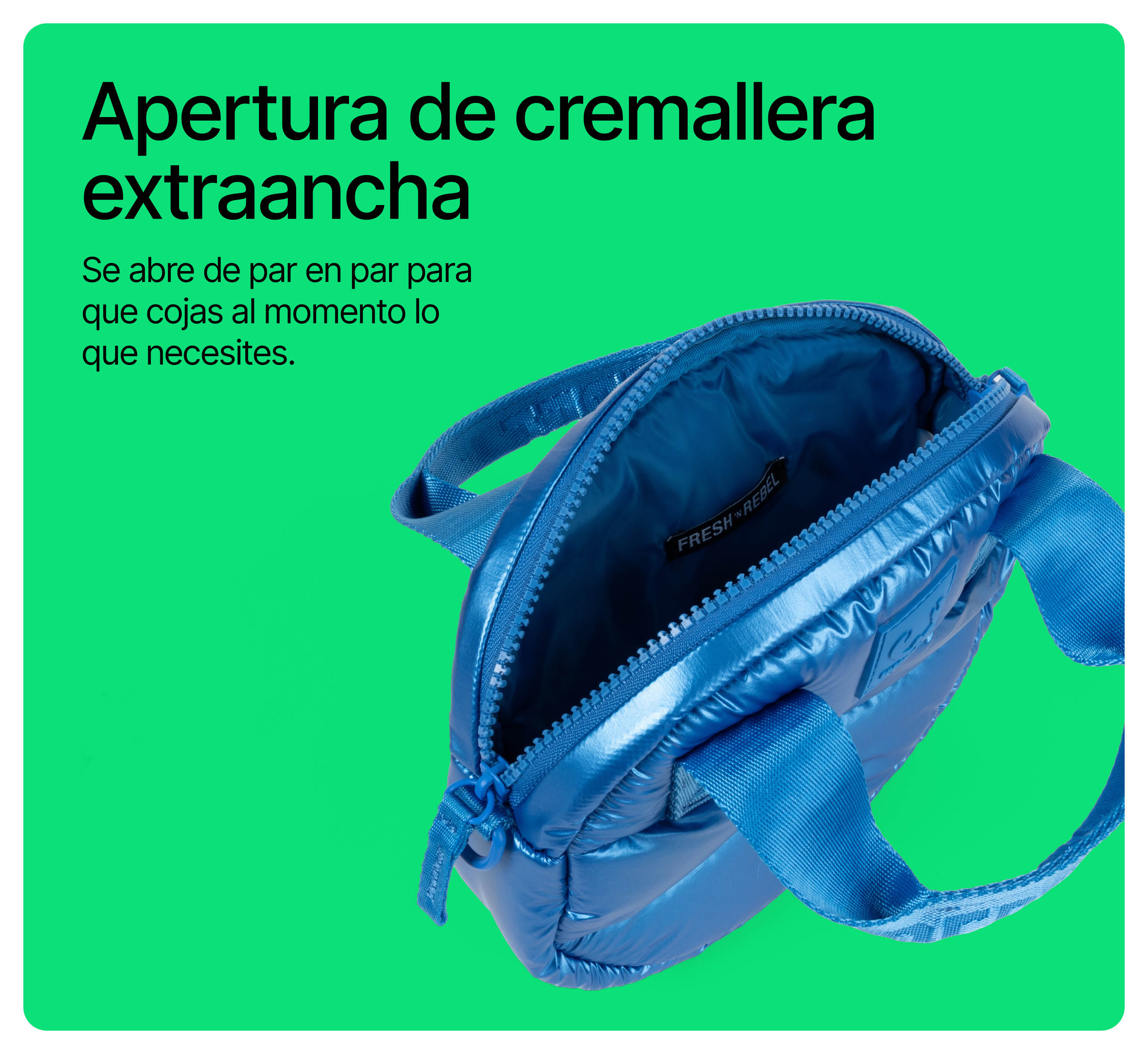 Eine offene blaue Tasche vor grünem Hintergrund mit Text.