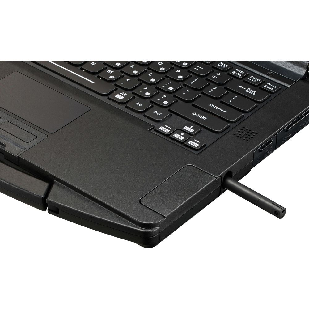 Gros plan sur le clavier et le pavé tactile d'un ordinateur noir, avec un stylet dans sa fente latérale.