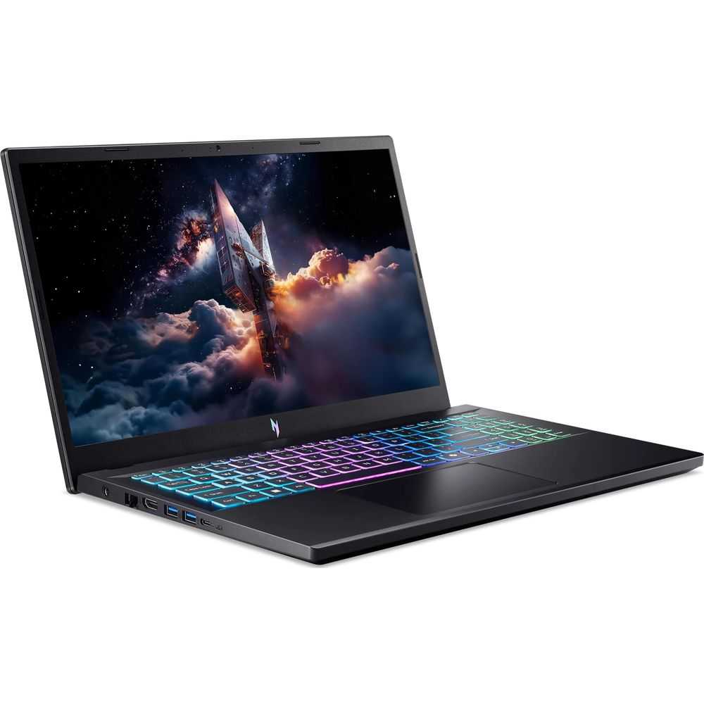 Un ordinateur portable noir avec un clavier rétroéclairé RVB coloré affiche un fond d'écran sur le thème de l'espace.