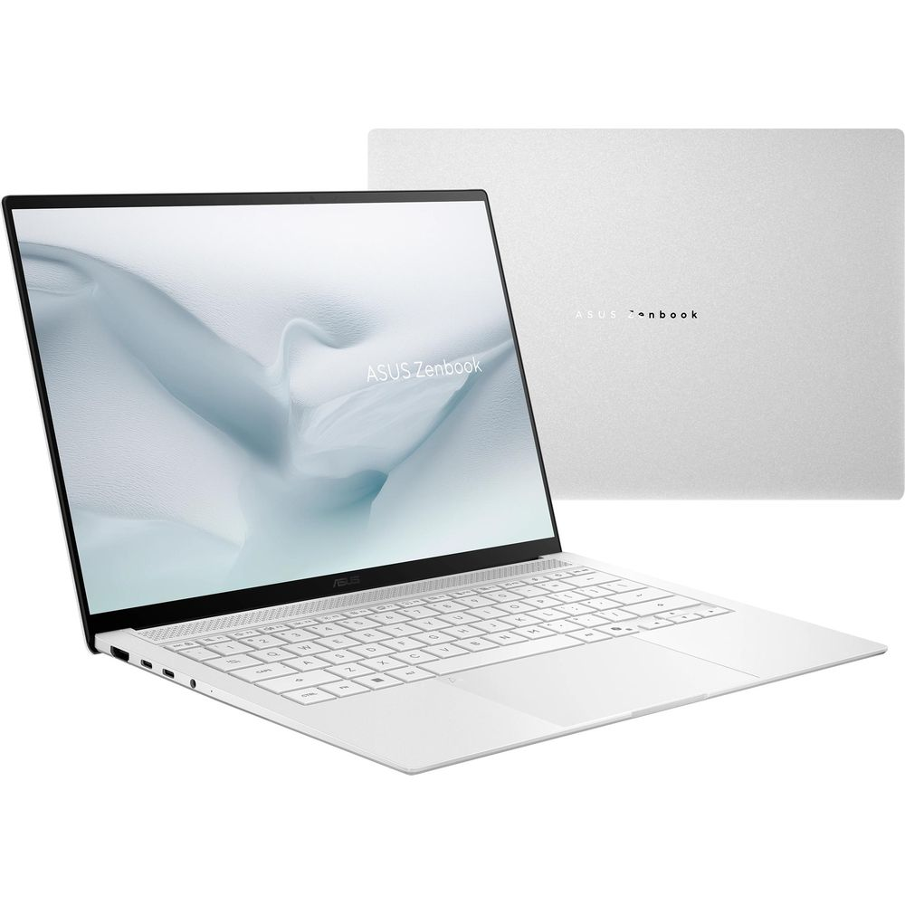 Un ASUS Zenbook argenté ouvert avec un clavier blanc et un fond abstrait affiché sur l'écran.