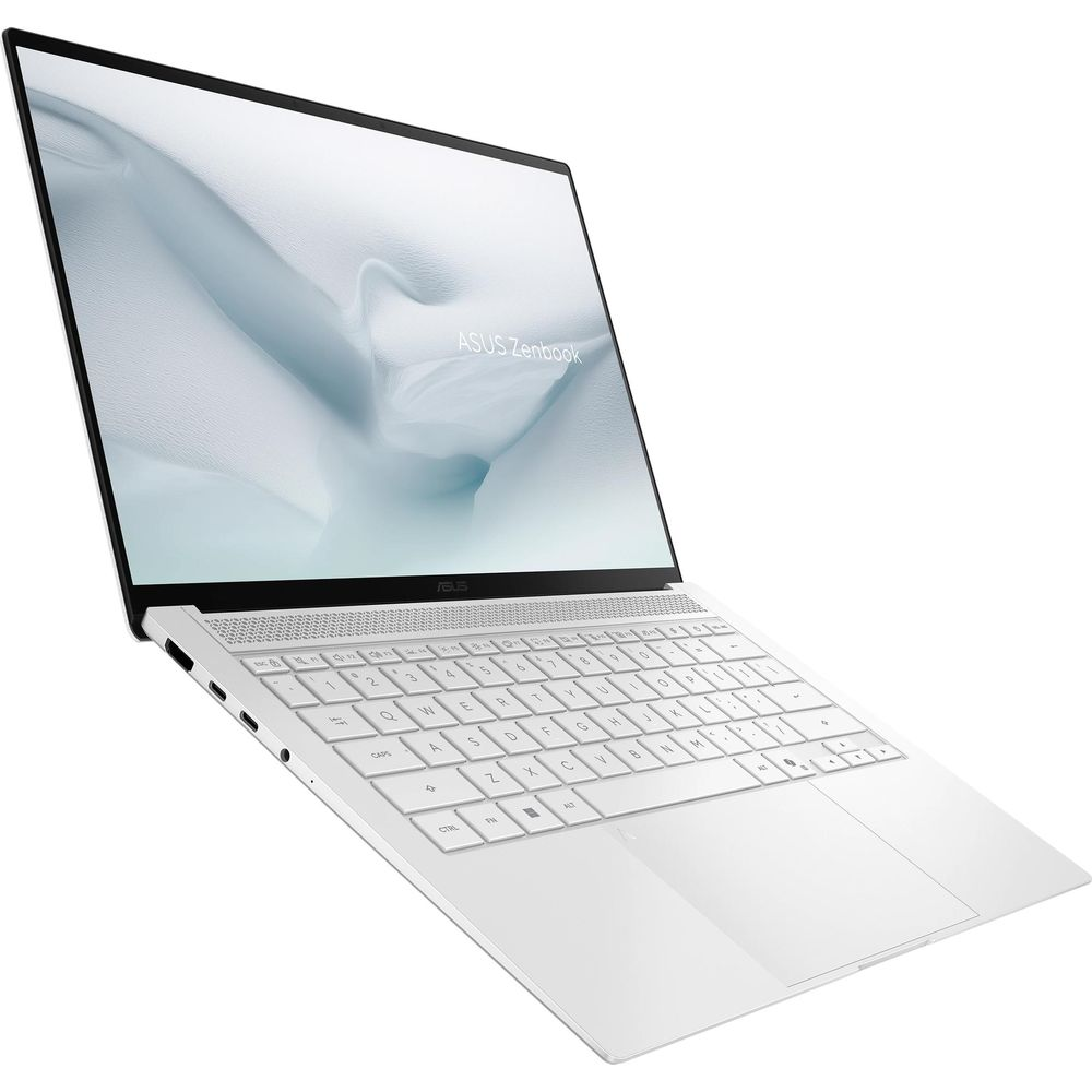 Un ordinateur portable ASUS Zenbook blanc moderne sur fond clair.