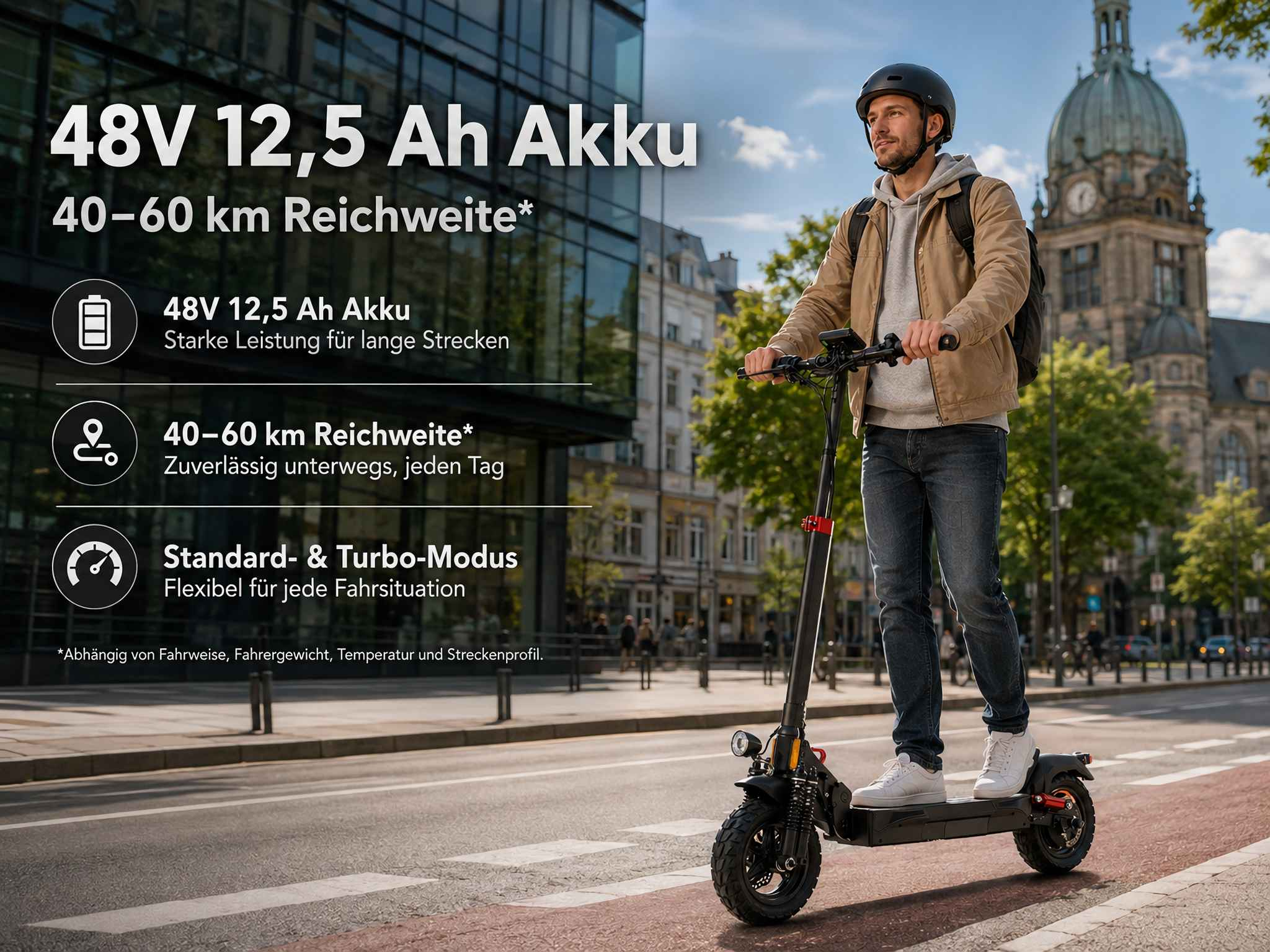 Ein Mann fährt auf einer Stadtstraße einen E-Scooter, begleitet von Werbetexten zu Akku und Reichweite.