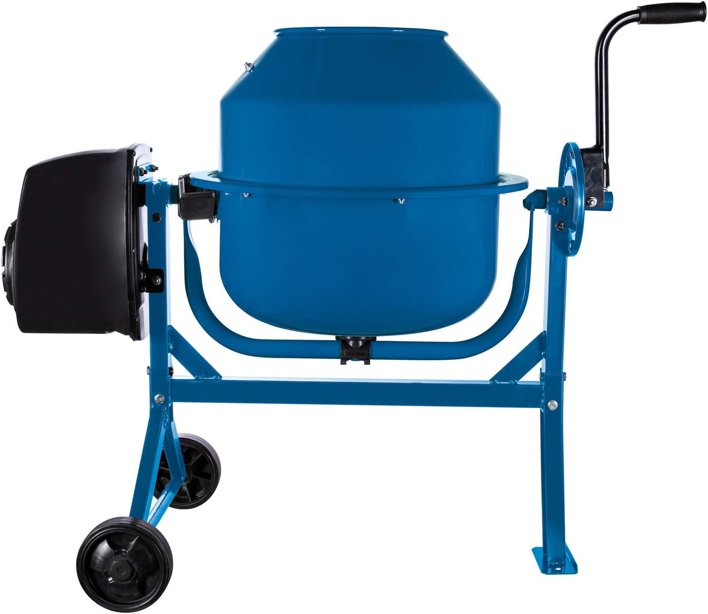 Ein blauer Betonmischer mit einem schwarzen Motor und zwei kleinen Rädern auf weißem Hintergrund.
