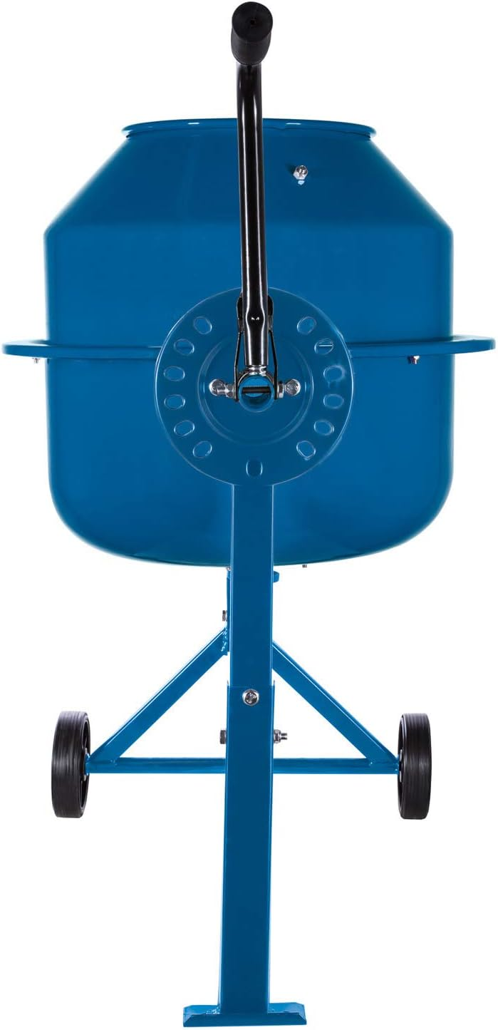 Vorderansicht eines blauen Betonmischers mit schwarzem Griff, Gestell und zwei kleinen schwarzen Rädern auf weißem Grund.