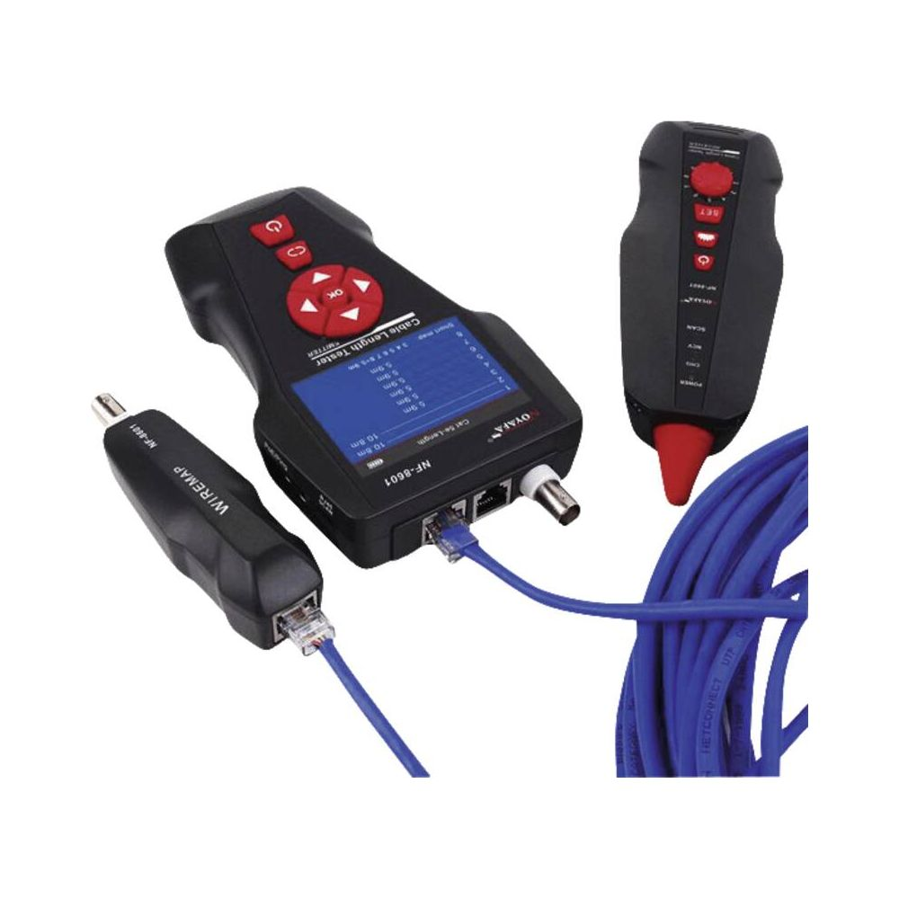Ein schwarzer Kabeltester mit blauem Kabel, Remote-Einheit und Wiremap-Adapter auf weißem Hintergrund.