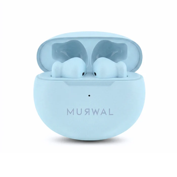 Auriculares inalámbricos azul claro en un estuche de carga abierto sobre fondo blanco.