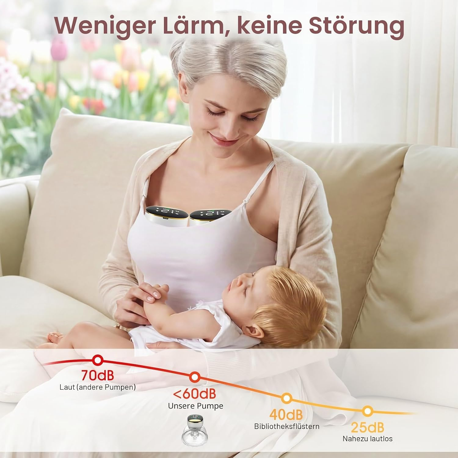 Eine blonde Frau sitzt auf einem Sofa, hält ein Baby im Arm und nutzt diskrete tragbare Milchpumpen.