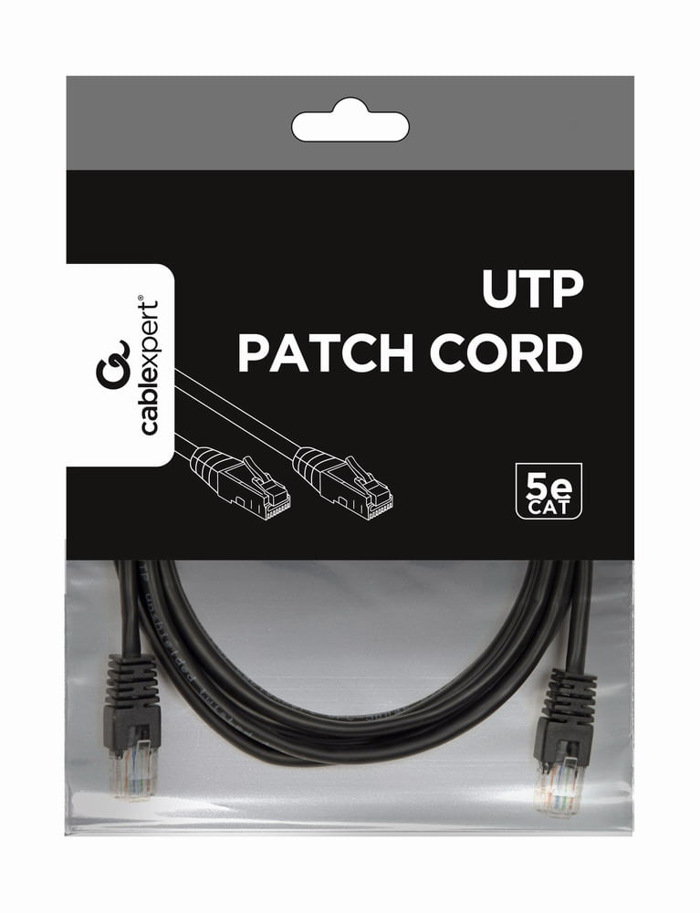Verpacktes schwarzes UTP-Patchkabel Kategorie 5e in einer durchsichtigen Plastiktüte mit Kabelxpert-Logo.