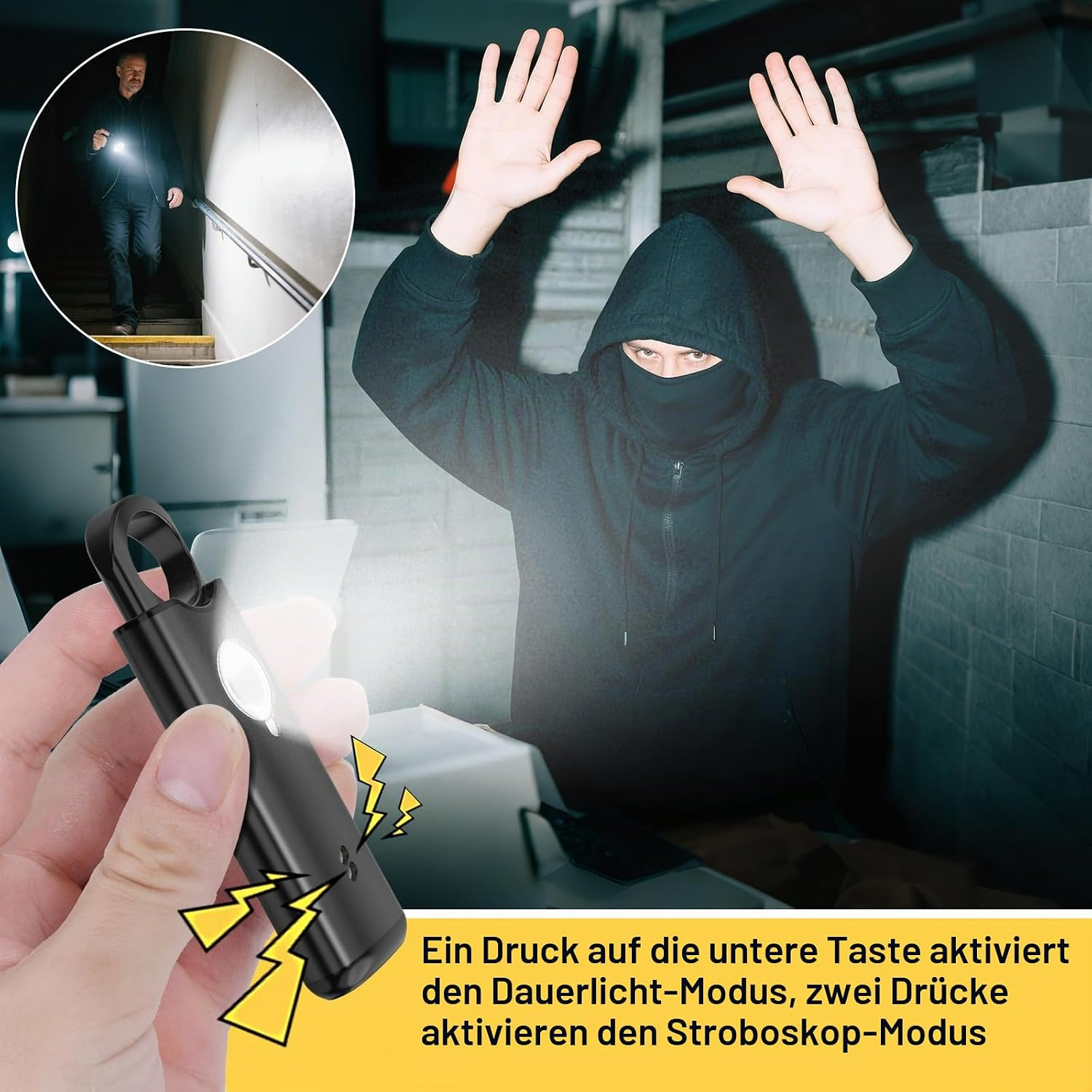 Hand hält eine kleine schwarze LED-Taschenlampe, im Hintergrund ein Einbrecher mit erhobenen Händen.
