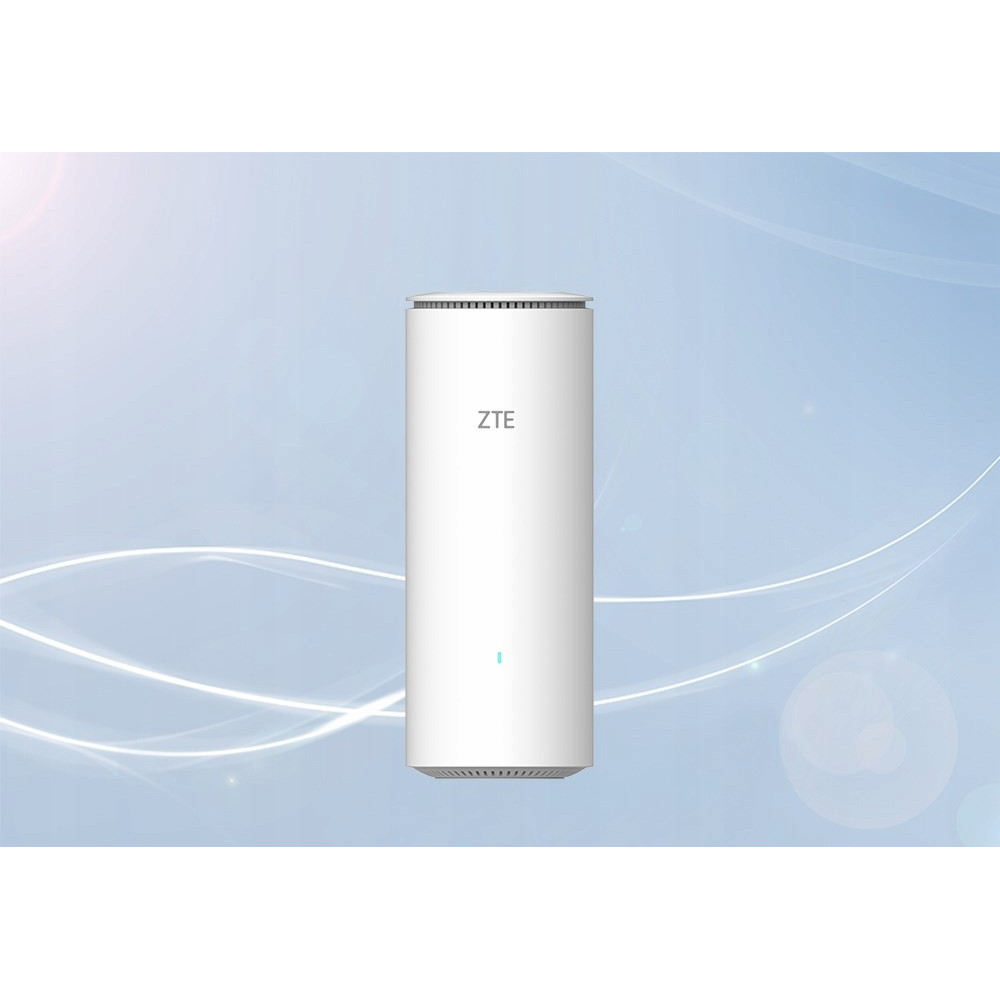 Biały cylindryczny router ZTE na jasnoniebieskim tle z zakrzywionymi białymi liniami.