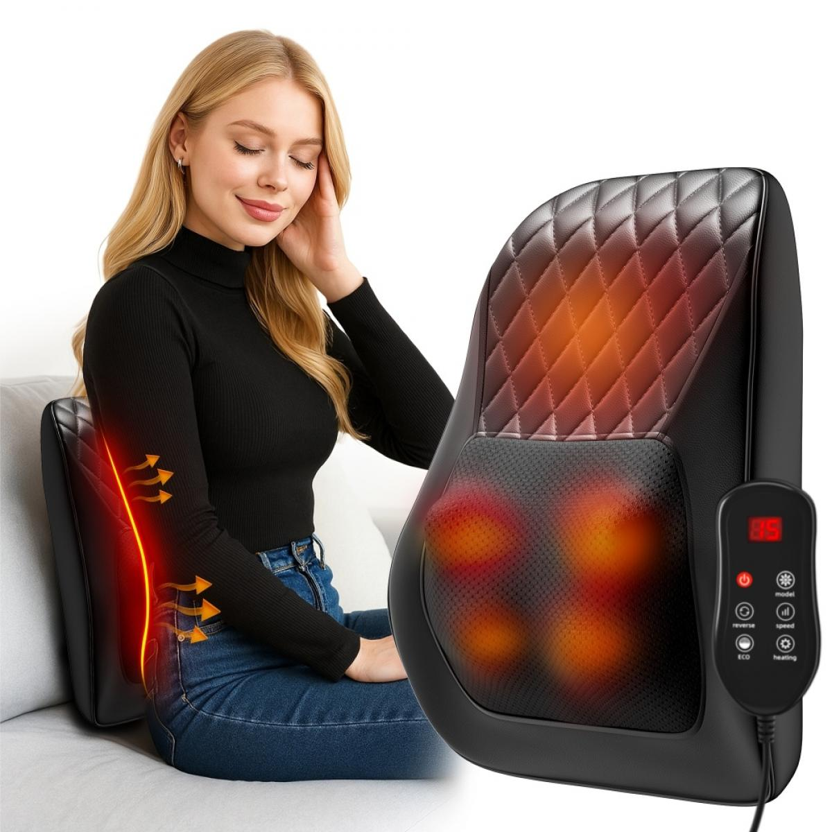 Eine Frau sitzt entspannt auf einem Sofa, während eine Massagekissen-Rückenlehne mit Wärmefunktion ihren Rücken wärmt.
