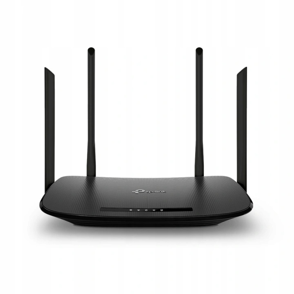 Czarny router Wi-Fi TP-Link z czterema stojącymi antenami na białym tle.