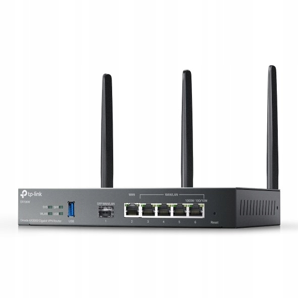 Czarny router VPN TP-Link z trzema antenami i wieloma portami ethernet na białej powierzchni.