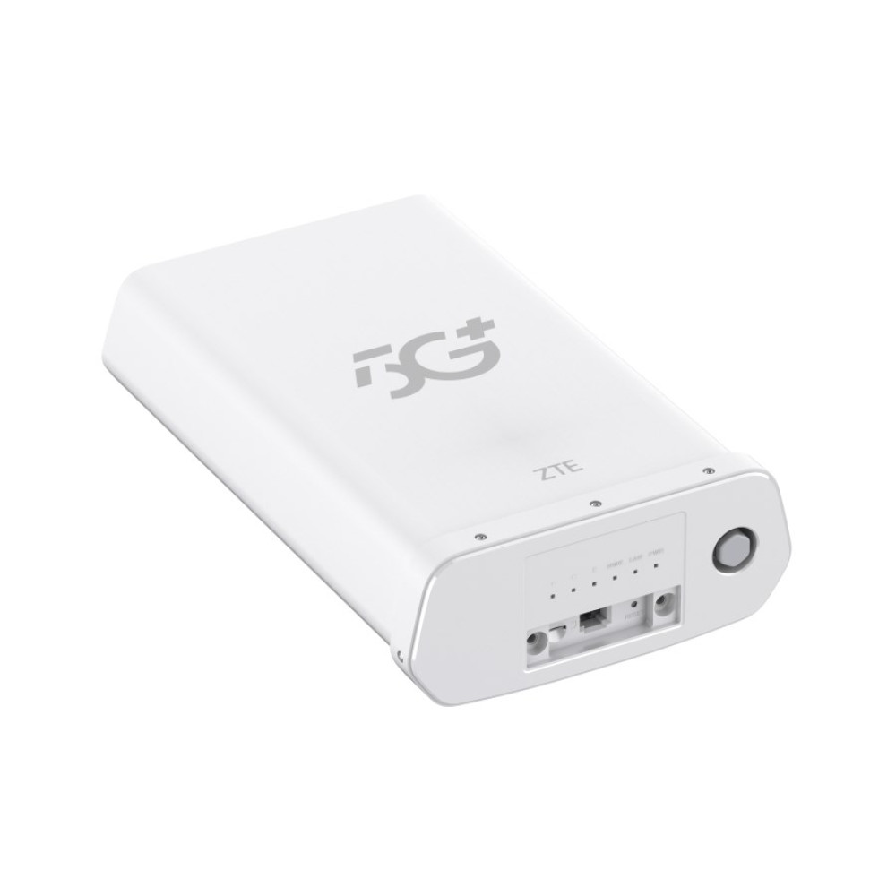 Weißer ZTE 5G+ Router auf weißem Hintergrund mit Anschlüssen.