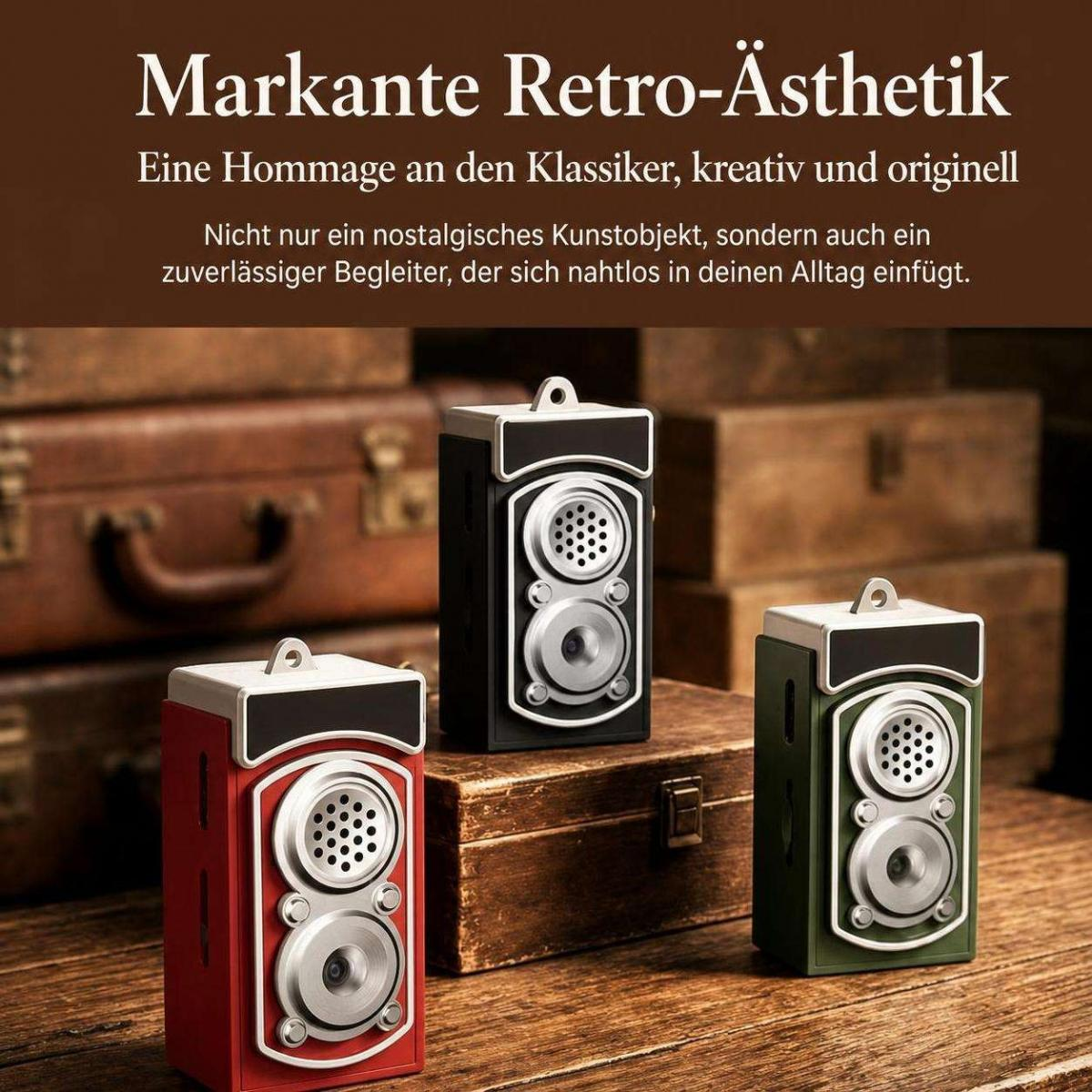 Drei Retro-Mini-Lautsprecher im Kameradesign stehen auf einer Holzkiste mit deutschem Text oben.