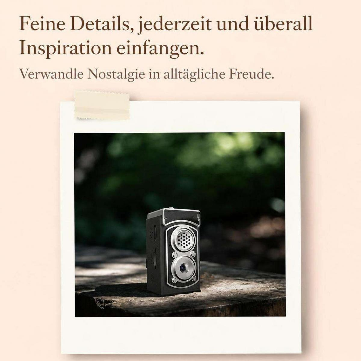 Eine kleine Vintage-Kamera steht auf einem Holztisch, umgeben von Text auf einem beigen Hintergrund.