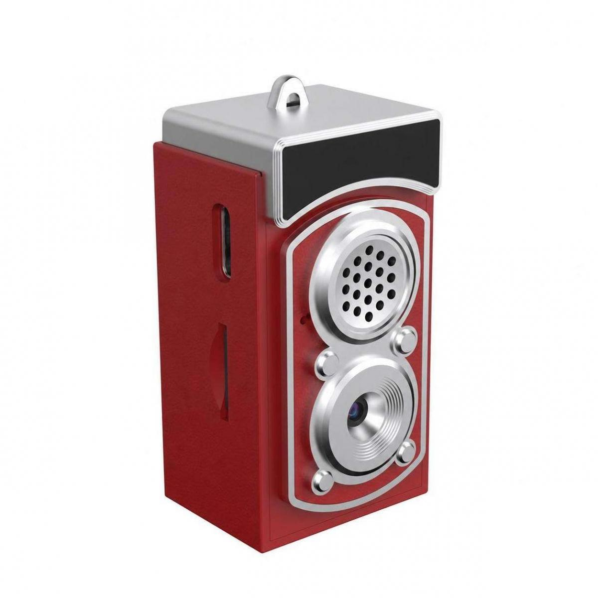 Ein rotes Gadget im Retro-Kamera-Design mit Lautsprechern und silbernen Details auf weißem Hintergrund.