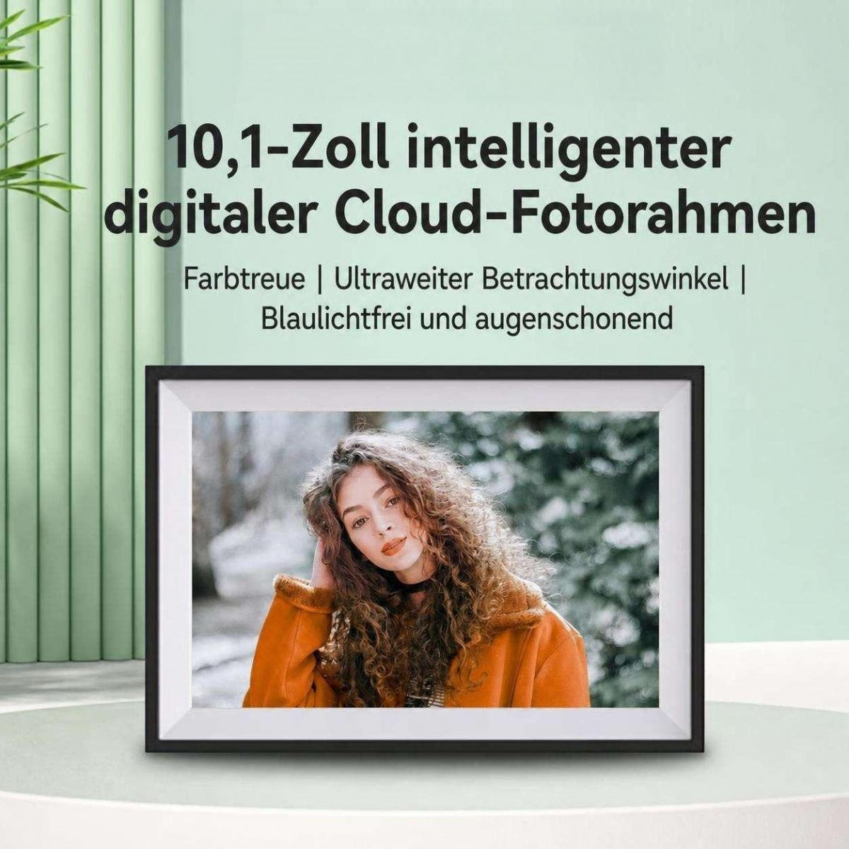 Ein digitaler Bilderrahmen mit einem Foto einer Frau auf einem Tisch vor hellgrünem Hintergrund und deutschem Text.