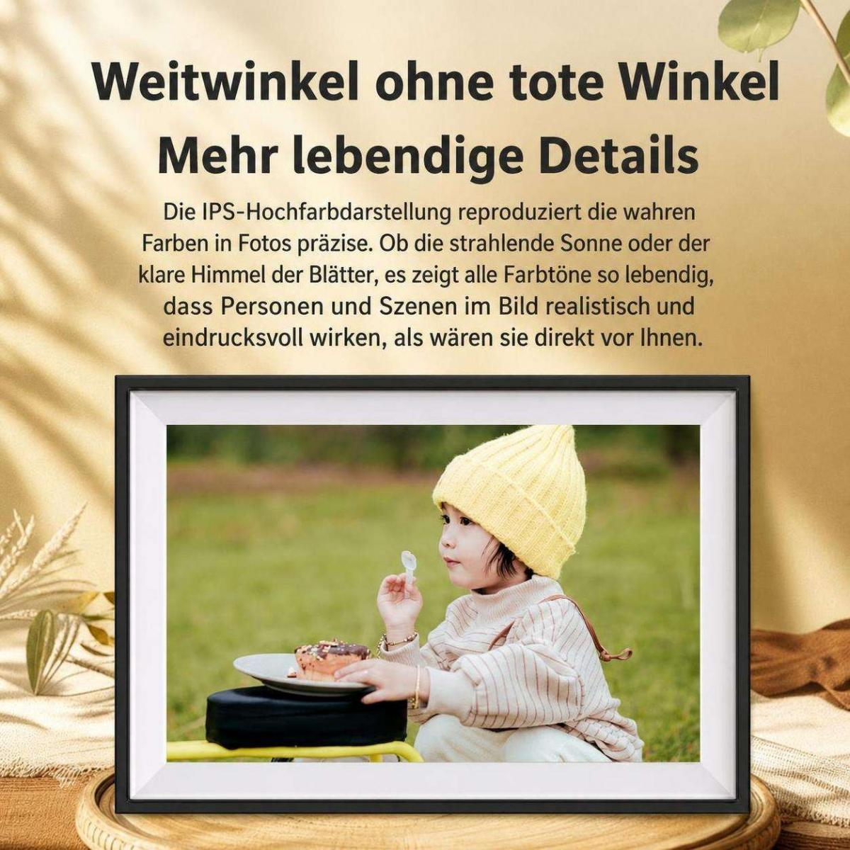 Ein Kleinkind mit gelber Mütze sitzt vor einem Desserteller, gerahmt mit deutschem Werbetext.