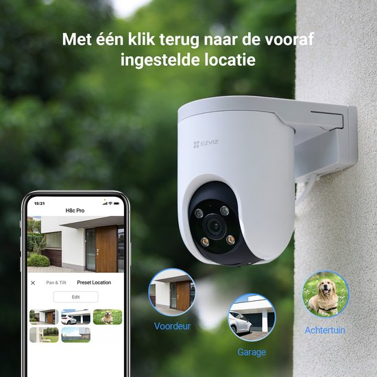 Eine weiße Sicherheitskamera an einer Wand und ein Smartphone, das die App-Ansicht mit voreingestellten Standorten zeigt.