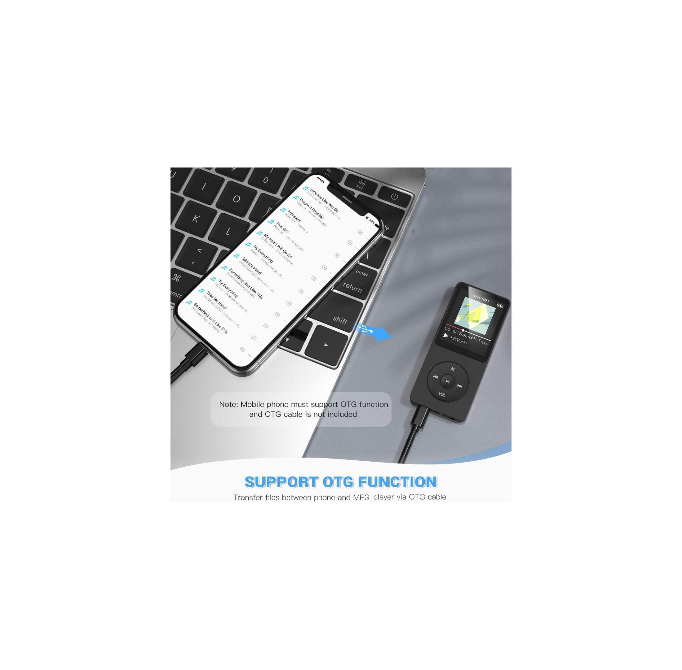 Ein Smartphone per OTG-Kabel mit einem MP3-Player auf einer Laptop-Tastatur verbunden.