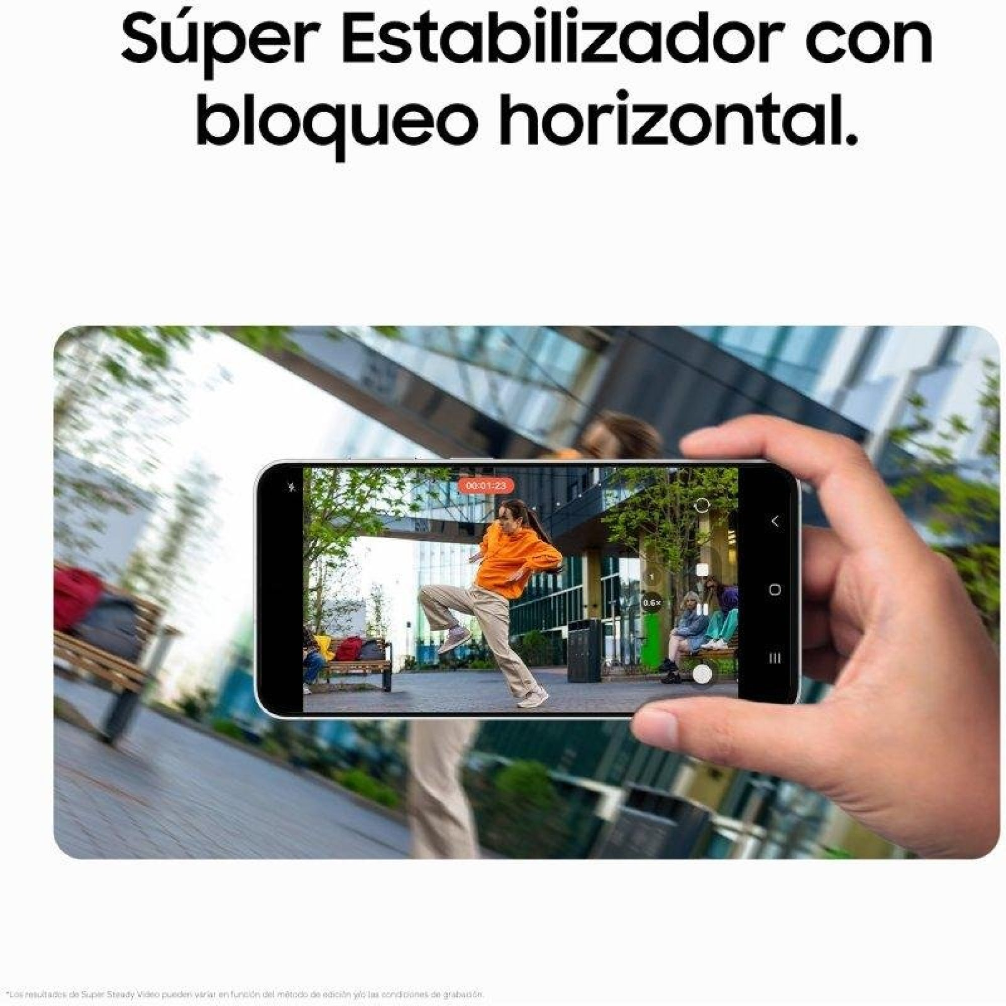 Hand hält Smartphone mit Videoaufnahme von tanzender Person in Park vor modernen Gebäuden.
