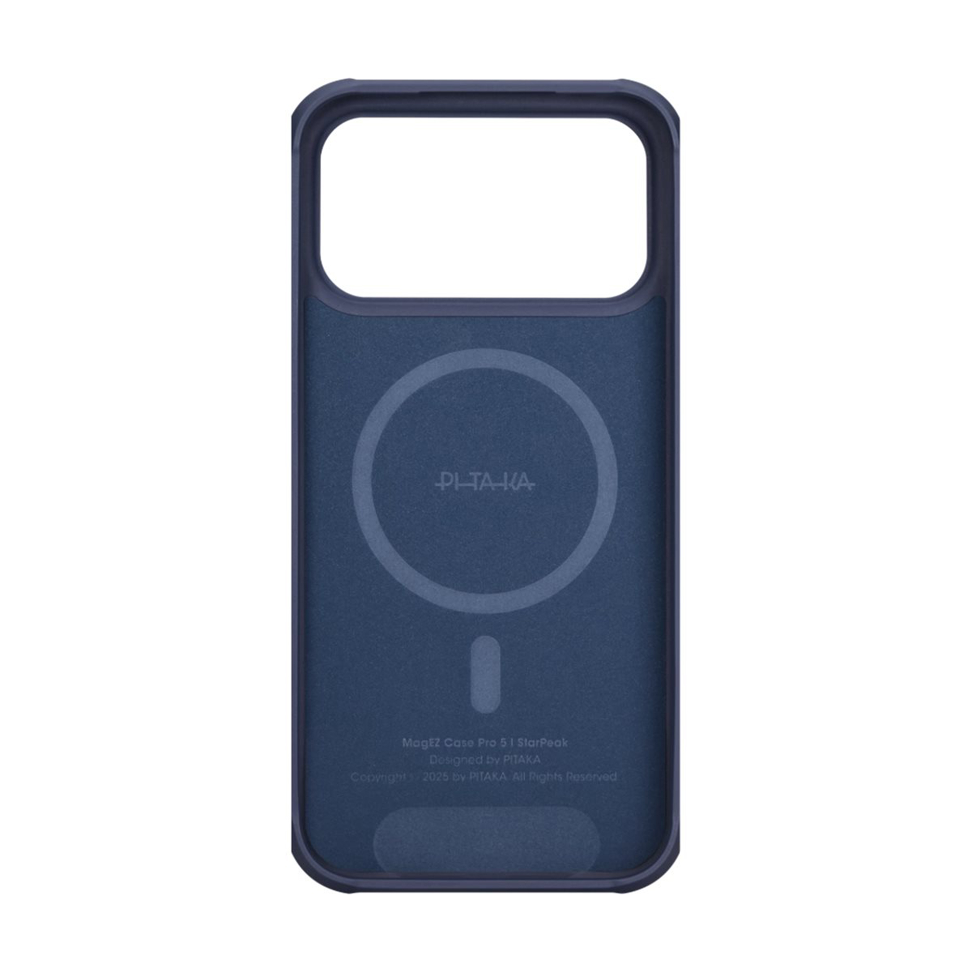 Interno di una custodia Pitaka MagEZ Case Pro 5 blu scuro con anello MagSafe.